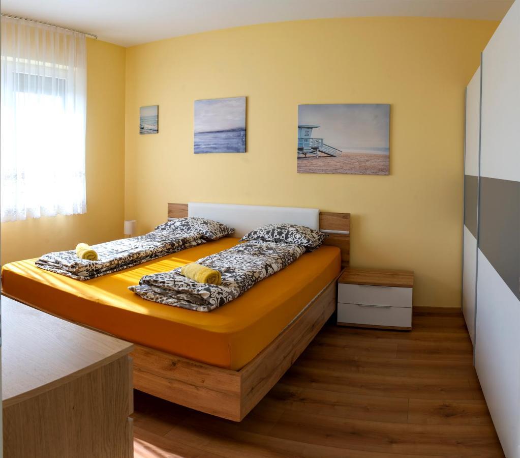 Sunshine Apartman With Free Parking Győr Esterno foto