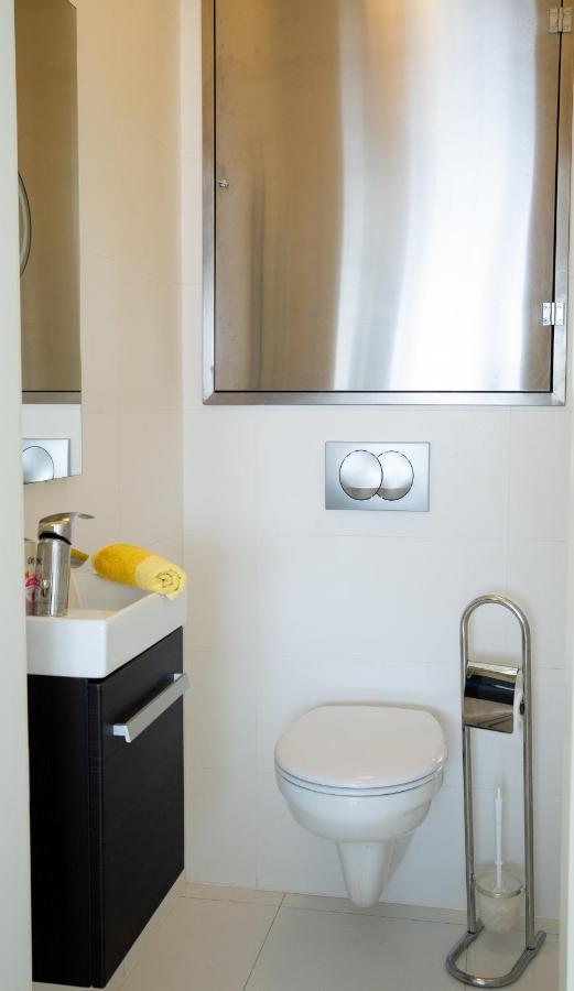 Sunshine Apartman With Free Parking Győr Esterno foto