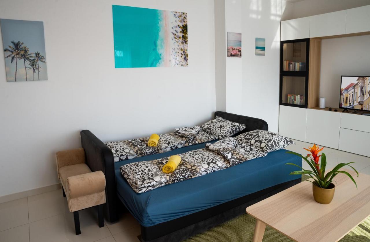 Sunshine Apartman With Free Parking Győr Esterno foto