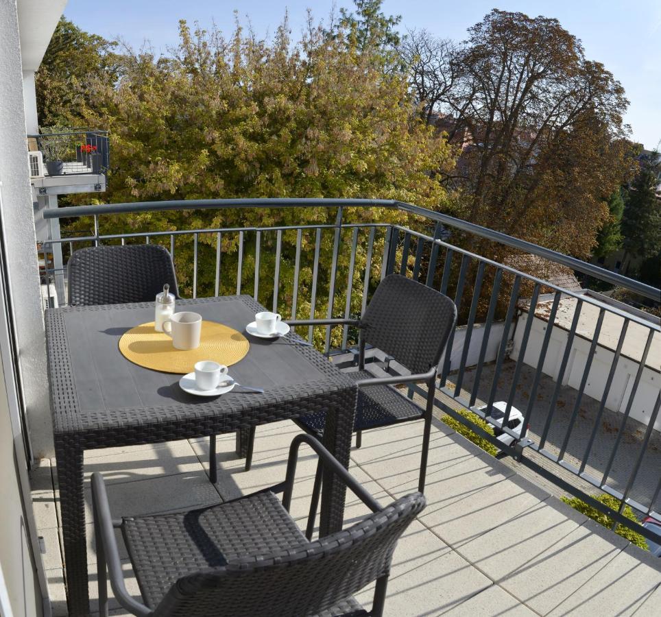 Sunshine Apartman With Free Parking Győr Esterno foto
